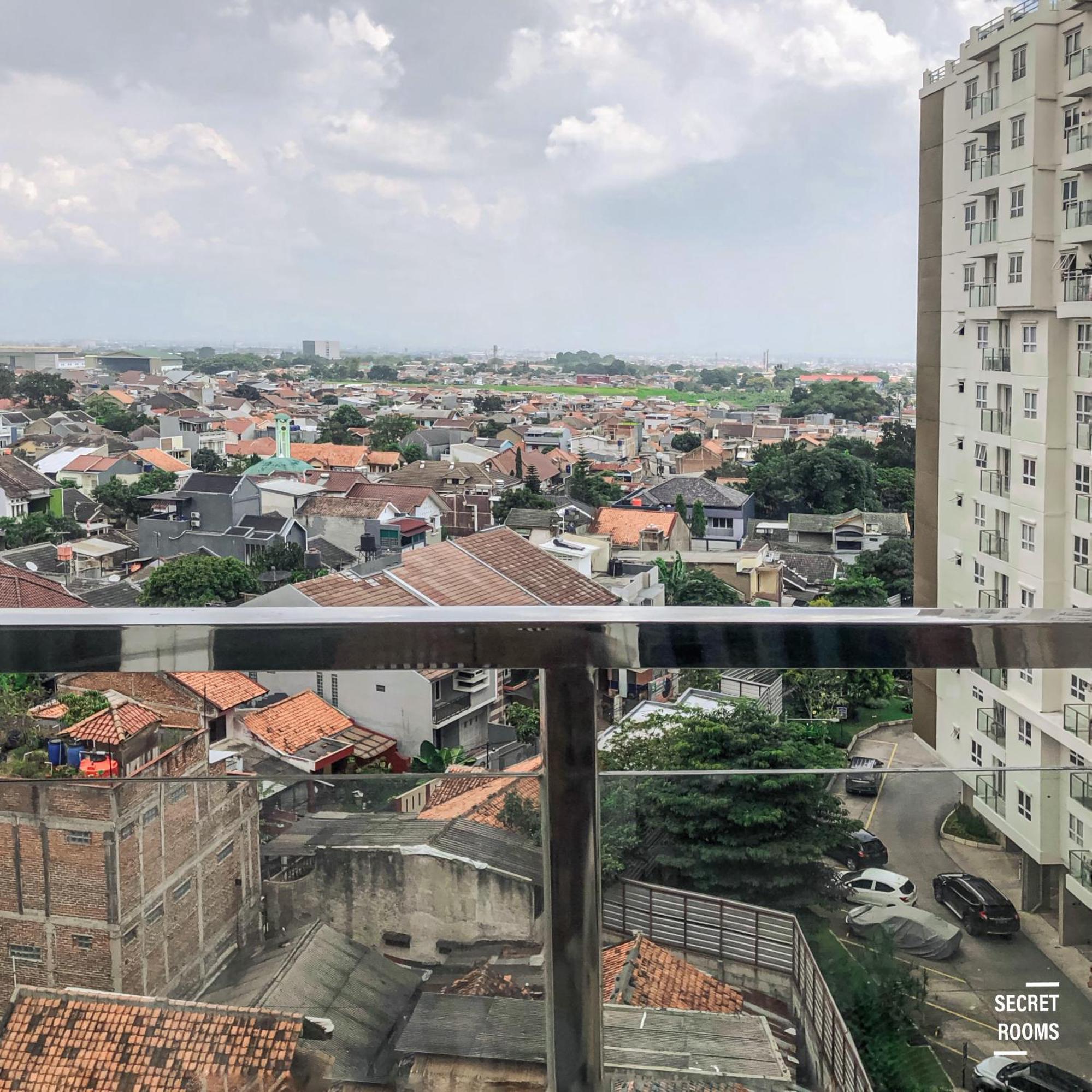 Gateway Pasteur Apartment By Secret Rooms Bandung Bagian luar foto